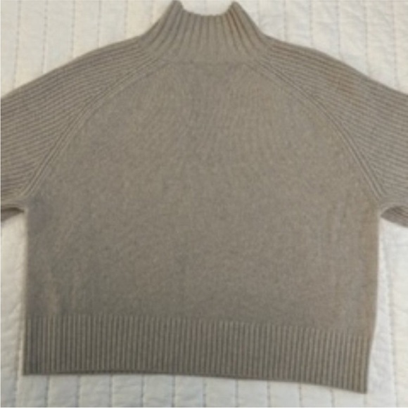 EVERLANE Cashmere Ribbed Turtleneck - Worn Once! - Picture 2 of 4